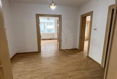 Casă cu 8 camere cu Teren 420 Mp în Central - 2