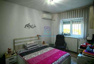 Doamna Ghica, bloc 2002, etaj 3/4, decomandat, doua bai - 10