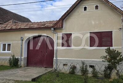 Casă cu 3 camere cu Teren 5859 Mp în Deal - 2