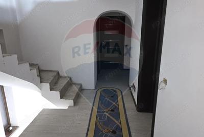 Casa / Vila cu 4 camere de vanzare in zona Periferie - 10