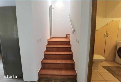 Casă cu 4 camere cu Teren 300 Mp în Est