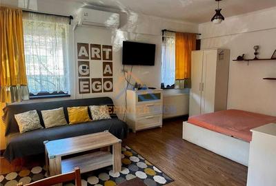 Garsonieră decomandată, mobilată în Vitan Mall