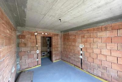 Apartament cu 4 camere decomandat în Central - 1