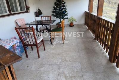 Casă cu 5 camere cu Teren 2300 Mp în Central - 3