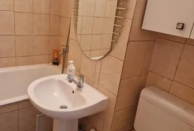 Vand apartament 2 camere secomandat. Zona micro 15. - 2
