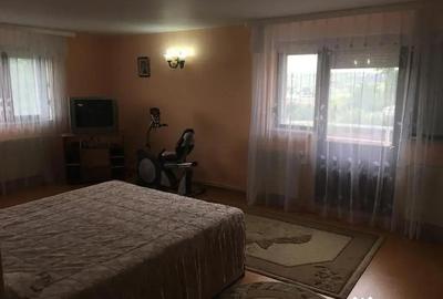 Casă cu 6 camere cu Teren 2000 Mp în Bucium - 13