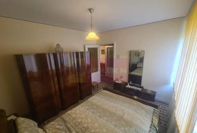 Apartament cu 3 camere de vanzare in Campina - Zona Scoal... - 11