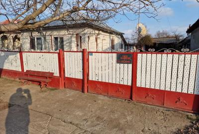 Casă cu 4 camere cu Teren 4000 Mp în Central - 2