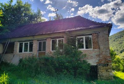 Casă cu 2 camere decomandat în Mada - 5