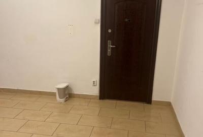 Apartament cu 2 camere semidecomandat în Craiovița Nouă