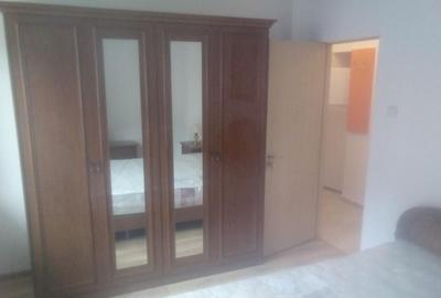 Apartament cu 2 camere decomandat în P-ța Victoriei