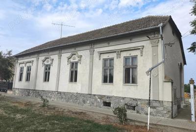 Casă cu 5 camere cu Teren 3453 Mp în Comloșu Mic - 3