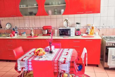 Casă cu Teren 1800 Mp în Central - 4