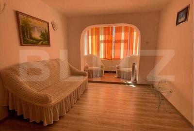 Apartament de inchiriat, cu 3 camere, 75 mp, zona Podul Ros - 4