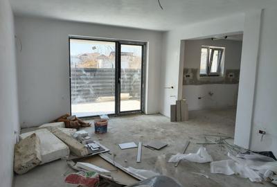 Casă cu 4 camere cu Canalizare în Central - 17