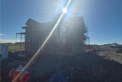 Duplex cu 4 camere cu Canalizare în Moșnița Veche - 2