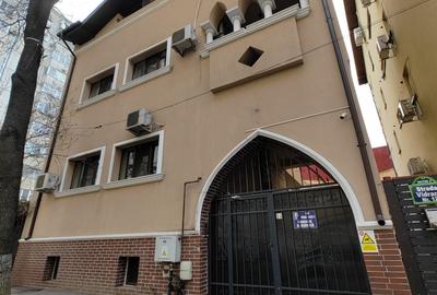 Casă individuală cu 15 camere în P-ța Muncii