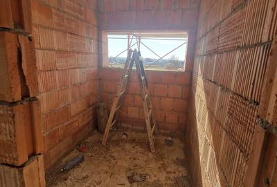 Casă cu 4 camere cu Teren 750 Mp în Coltău - 2