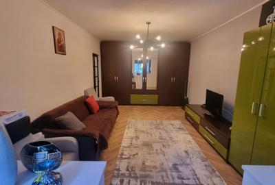 Apartament cu 4 camere decomandat în Apărătorii Patriei - 30