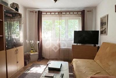 Apartament cu 3 camere semidecomandat în Nufărul - 2