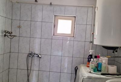 Casă cu 6 camere cu Teren 1000 Mp în Frumușani