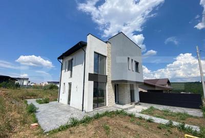 Casa Moderna de Vanzare Rediu, cu Vedere Panoramica