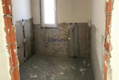 Apartament cu 3 camere semidecomandat în Central - 1