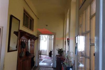Casă cu 8 camere cu Teren 400 Mp în Central - 10