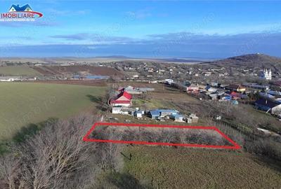 Teren de 1000 mp, în Telița - 5