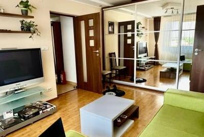 Apartament cu 3 camere semidecomandat, mobilat în Chibrit