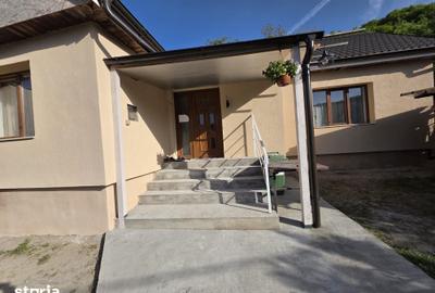 Casă cu 4 camere cu Teren 1021 Mp în Călugareni