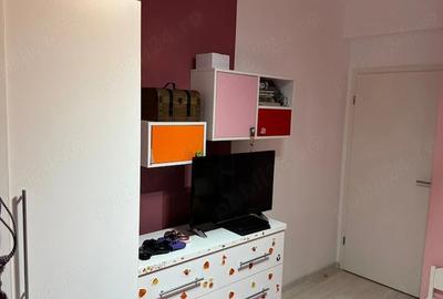 Apartament cu 3 camere decomandat în Tractorul - 3