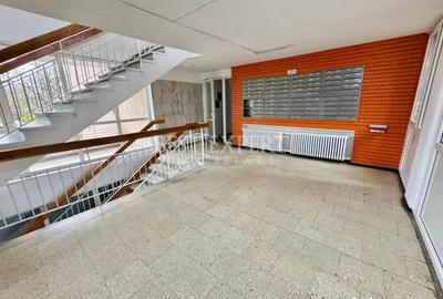 Garsonieră în Titan - 2