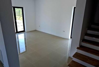 Casă cu 4 camere cu Teren 495 Mp în Budeasa - 2