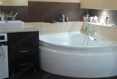 Casă cu 5 camere cu Teren 500 Mp în Central