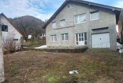 Casă cu 3 camere cu Teren 563 Mp în Rusca - 2