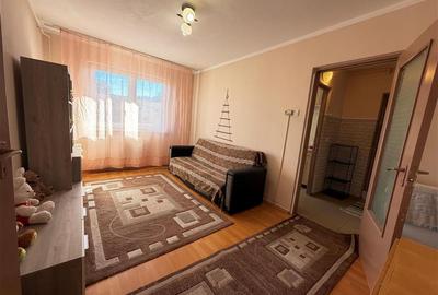 Apartament cu 3 camere semidecomandat, mobilat în Florilor - 9