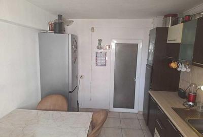 Apartament cu 3 camere decomandat, mobilat în Calarași 4 - 6