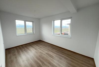 Duplex cu 4 camere cu Canalizare în Sânpetru - 4