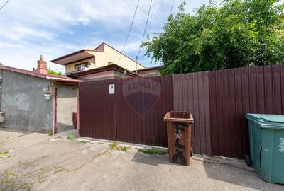 Vanzare casa 3 camere,  Piata 16 Februarie - 16