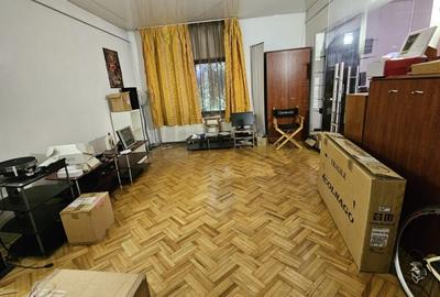 Casă individuală cu 6 camere cu Canalizare în Capitale - 1