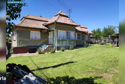 Casă cu 3 camere semidecomandat în Borzești - 3