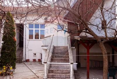 Apartament cu 4 camere semidecomandat în Central - 1