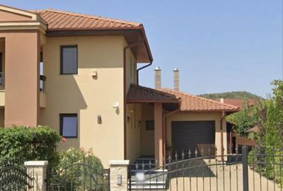 Casă cu 4 camere în Central - 1