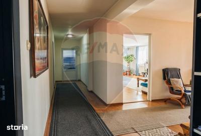 Casă cu 8 camere cu Teren 946 Mp în Central - 18