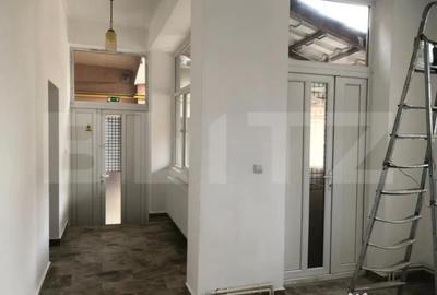 Spațiu comercial, de 76 mp, în Central - 4