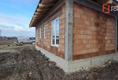 Duplex cu 3 camere cu Canalizare în Moșnița Nouă - 1