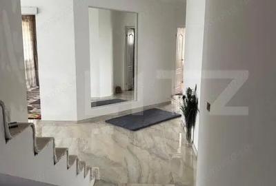 Casă cu 4 camere cu Teren 8000 Mp în Central