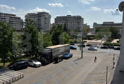 Apartament cu 3 camere semidecomandat în Ultracentral