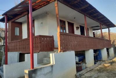 Casă cu 5 camere cu Teren 1400 Mp în Stănești - 2